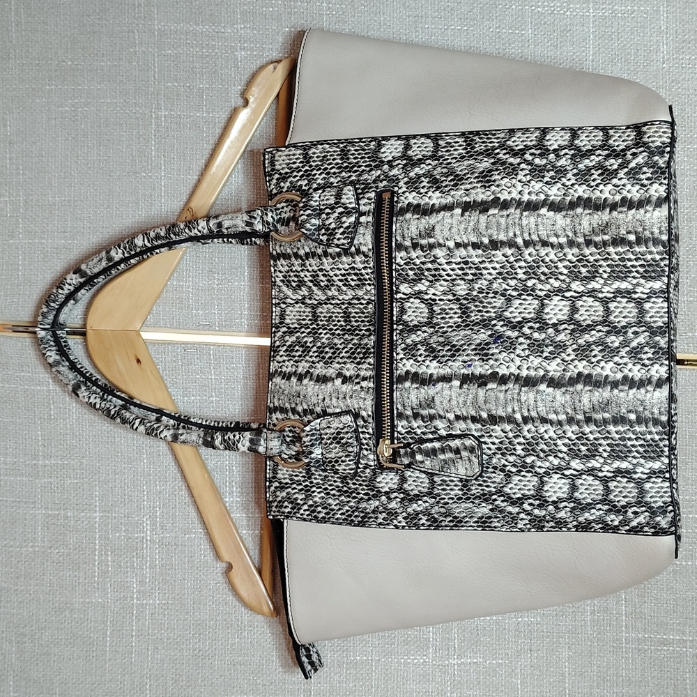 Rare Guess Tote Bag – Cream, Black and White Women's Shoulder Purse. - Picture 5 of 9